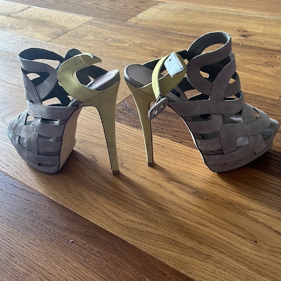 Shoemint NEW beige and yellow strappy sandals - Picture 2 of 3